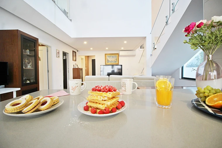 Moradia T5 para Venda em Vialonga Foto 9