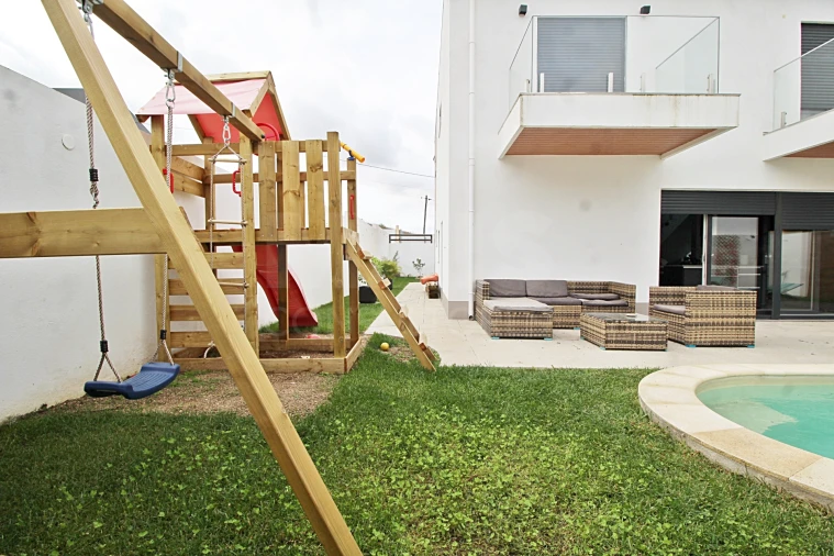 Moradia T5 para Venda em Vialonga Foto 4