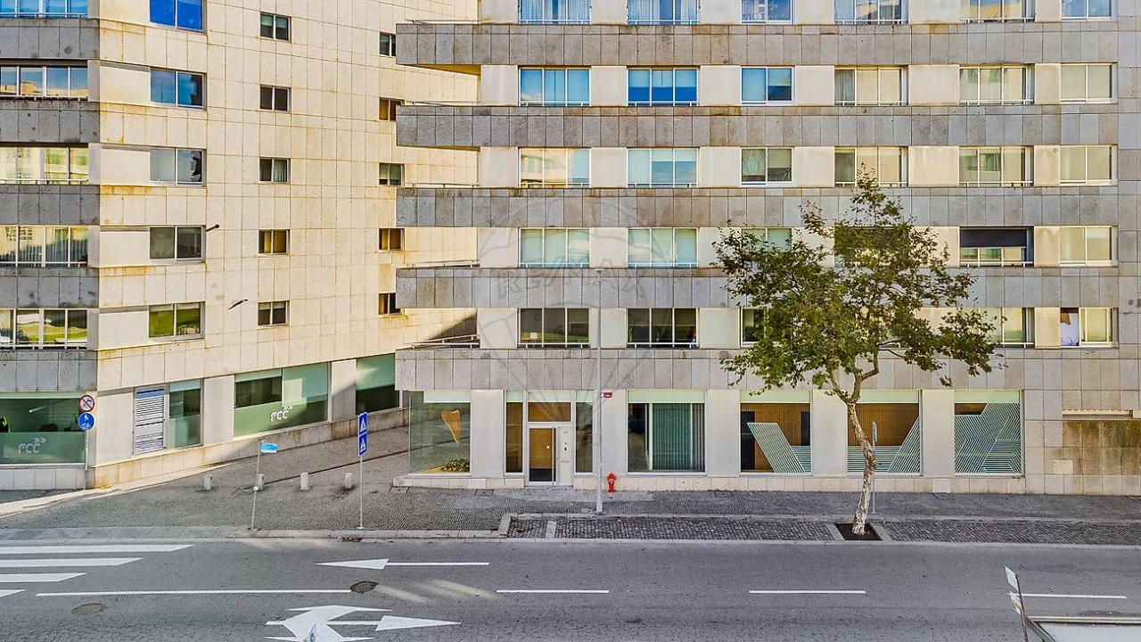 Loja para Venda em Matosinhos e Leça da Palmeira Foto 1