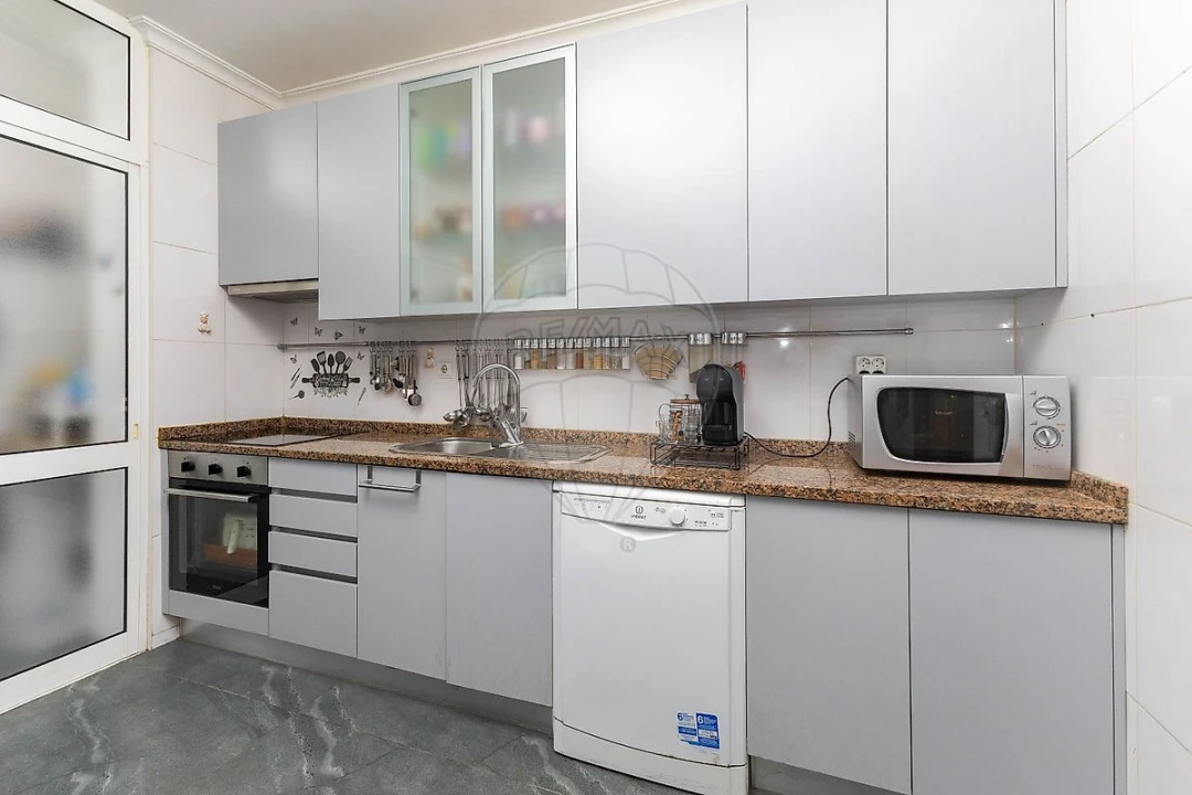 Apartamento T2 para Venda em Vilar de Andorinho Foto 13