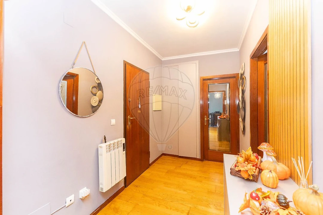 Apartamento T2 para Venda em Vilar de Andorinho Foto 6