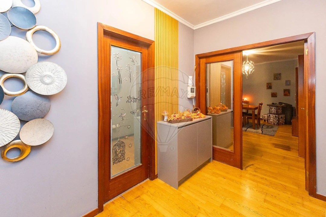 Apartamento T2 para Venda em Vilar de Andorinho Foto 3