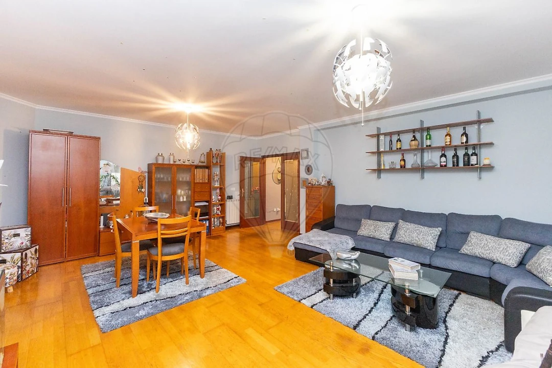 Apartamento T2 para Venda em Vilar de Andorinho Foto 8