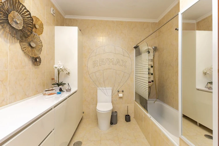 Apartamento T2 para Venda em Vilar de Andorinho Foto 19