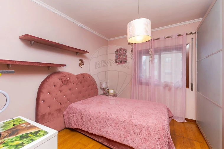 Apartamento T2 para Venda em Vilar de Andorinho Foto 16