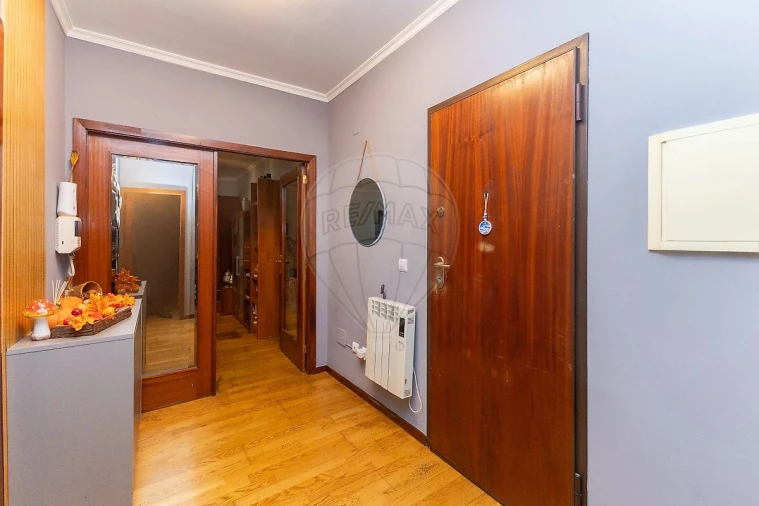 Apartamento T2 para Venda em Vilar de Andorinho Foto 5