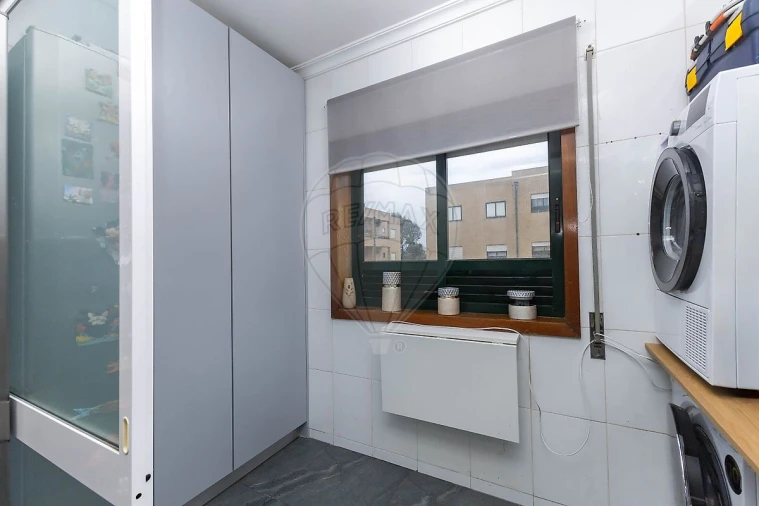 Apartamento T2 para Venda em Vilar de Andorinho Foto 14