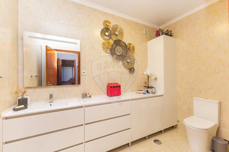 Apartamento T2 para Venda em Vilar de Andorinho Foto 17