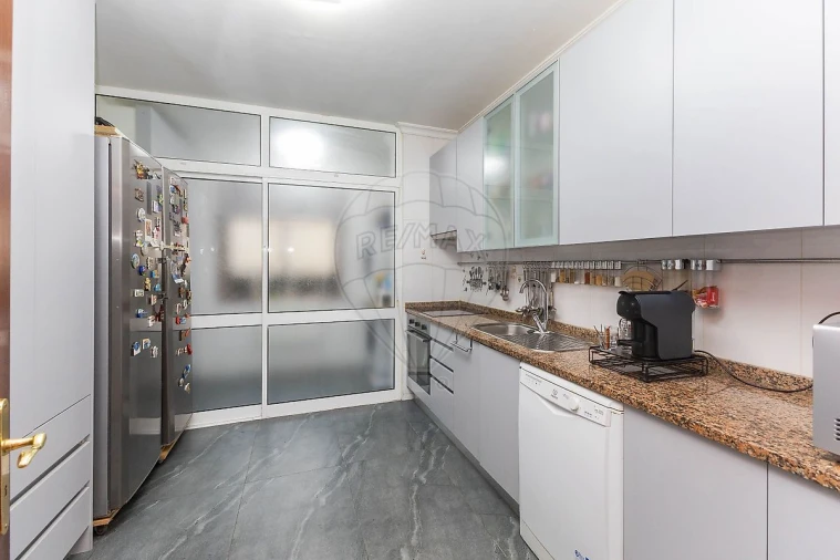 Apartamento T2 para Venda em Vilar de Andorinho Foto 12