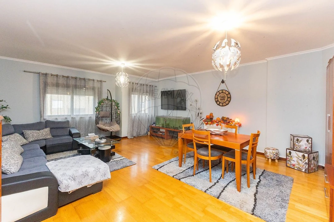 Apartamento T2 para Venda em Vilar de Andorinho Foto 7