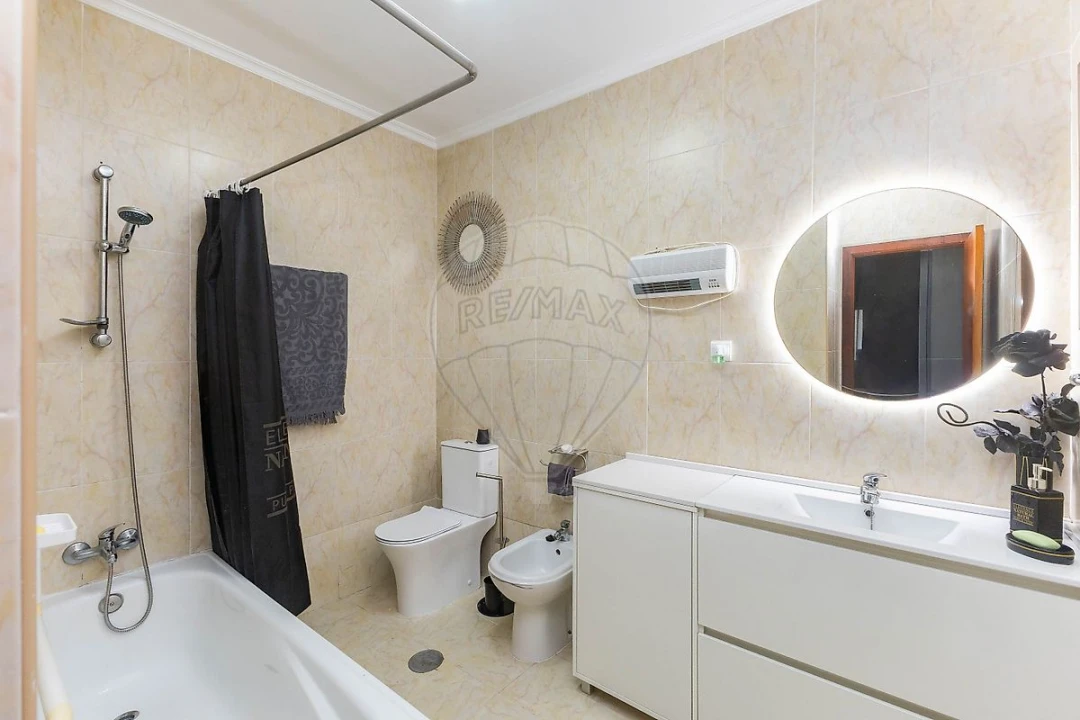 Apartamento T2 para Venda em Vilar de Andorinho Foto 22