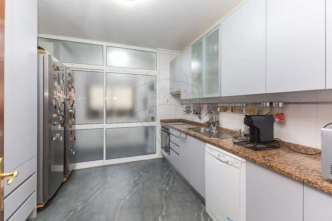 Apartamento T2 para Venda em Vilar de Andorinho Foto 12