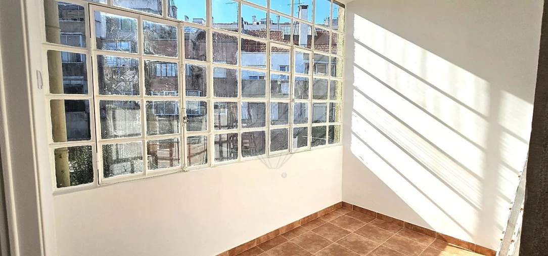 Apartamento T2 para Venda em Beato Foto 4