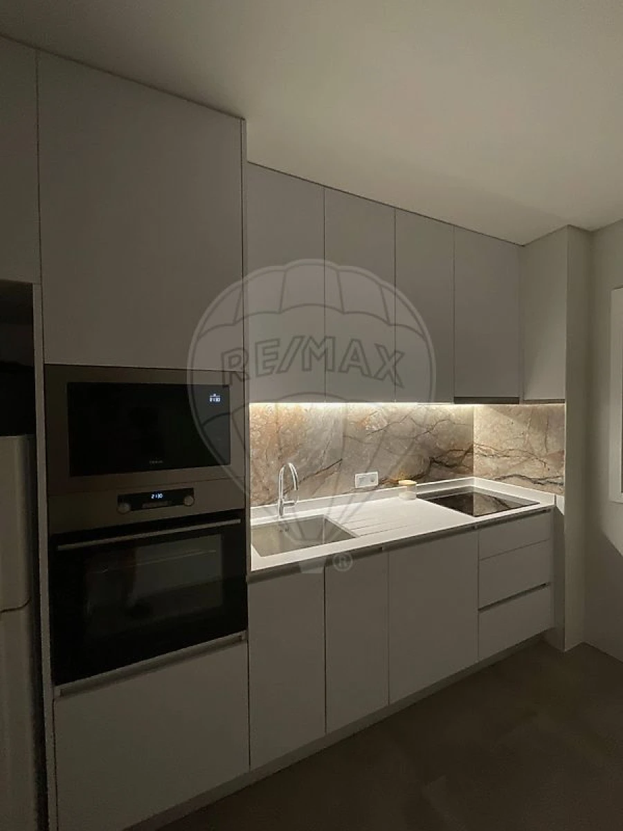 Apartamento T2 para Venda em Espinho Foto 5