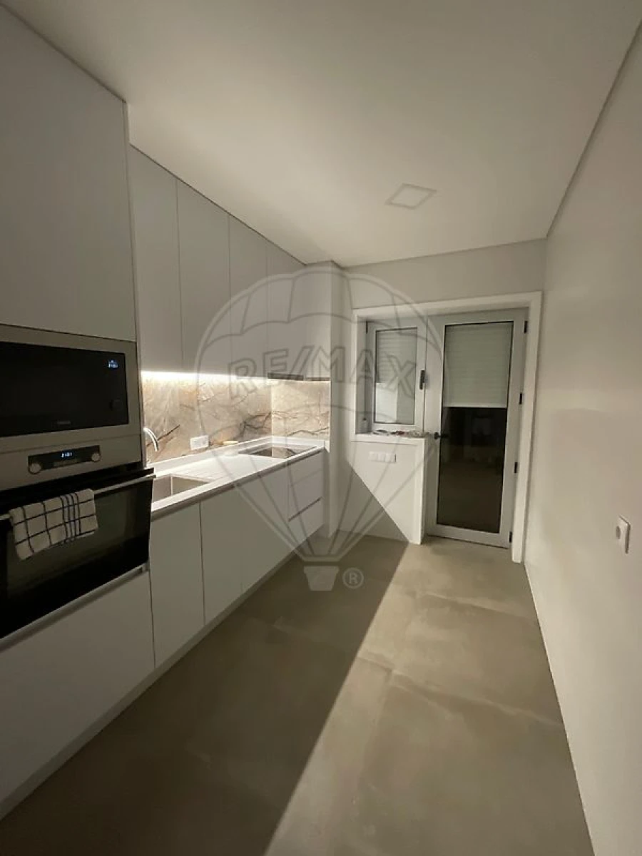 Apartamento T2 para Venda em Espinho Foto 3