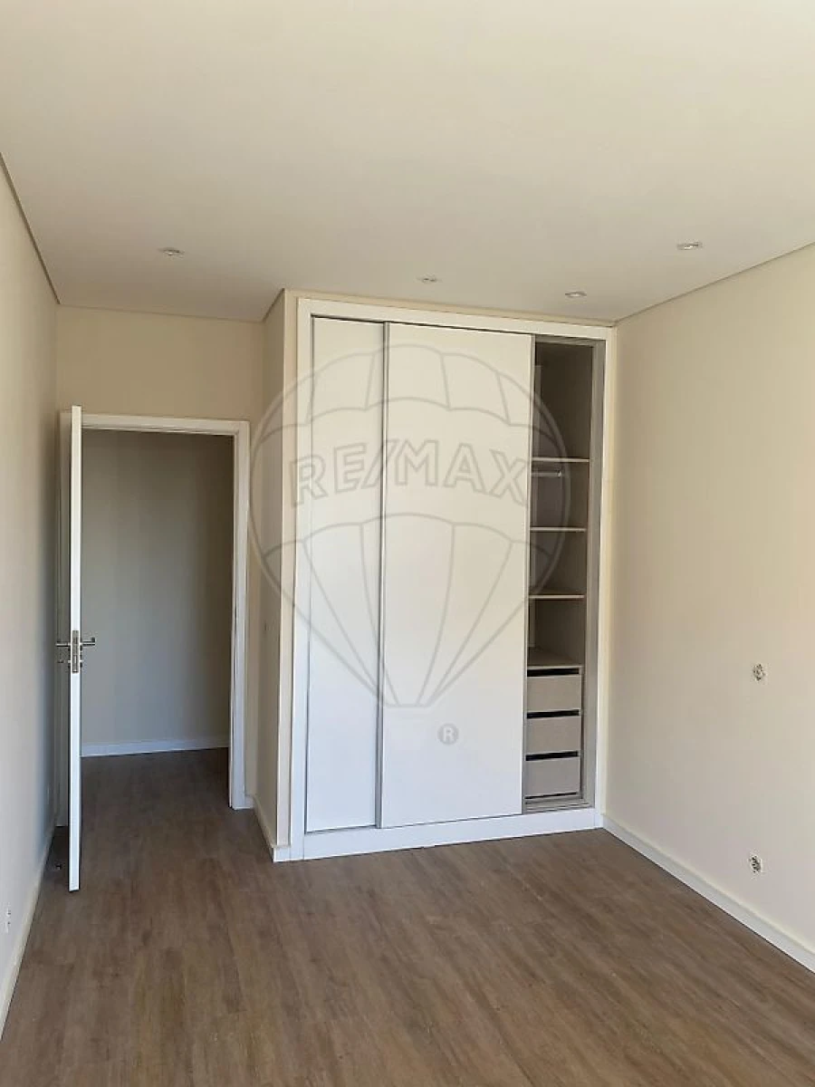 Apartamento T2 para Venda em Espinho Foto 11