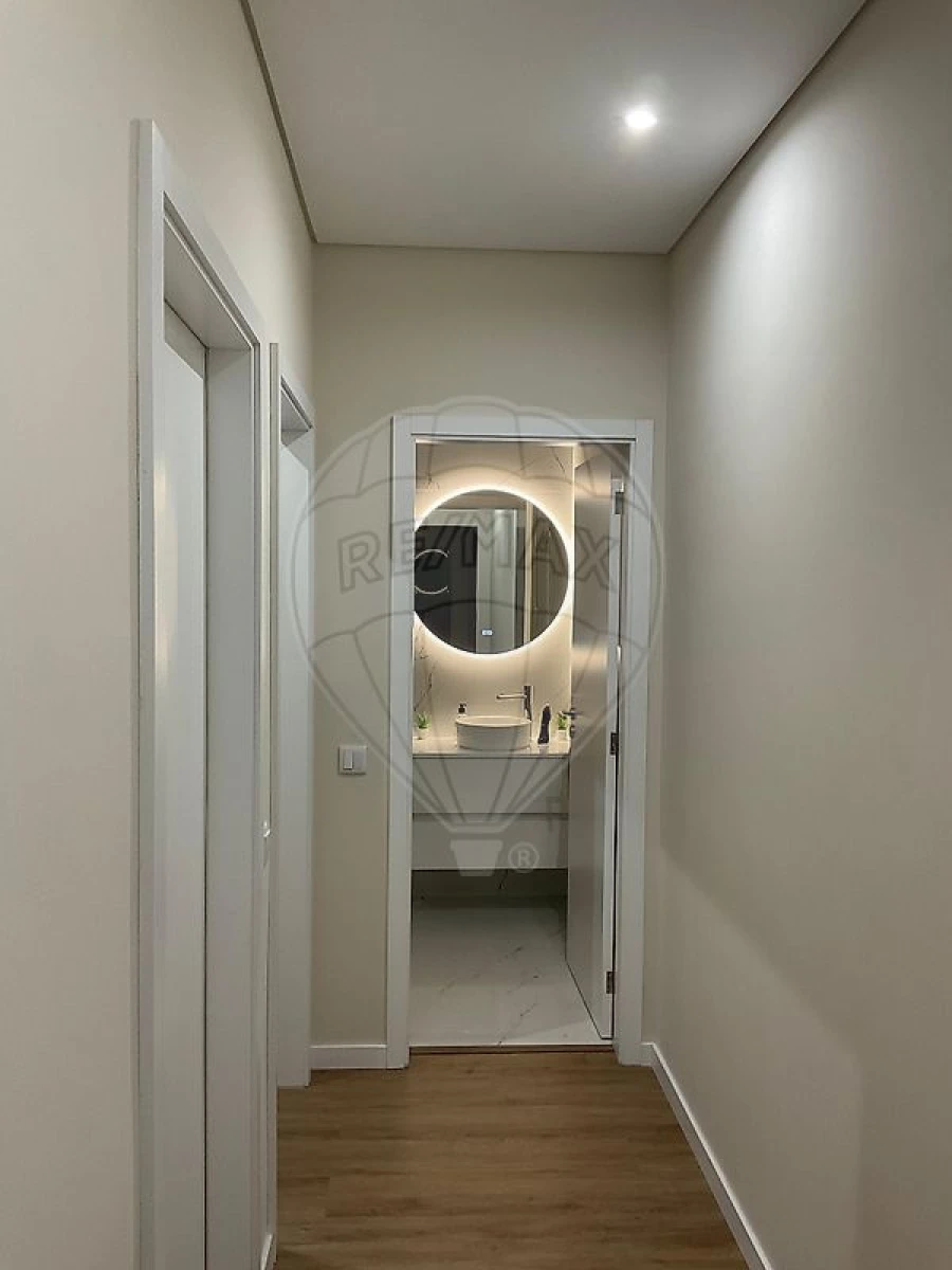 Apartamento T2 para Venda em Espinho Foto 4