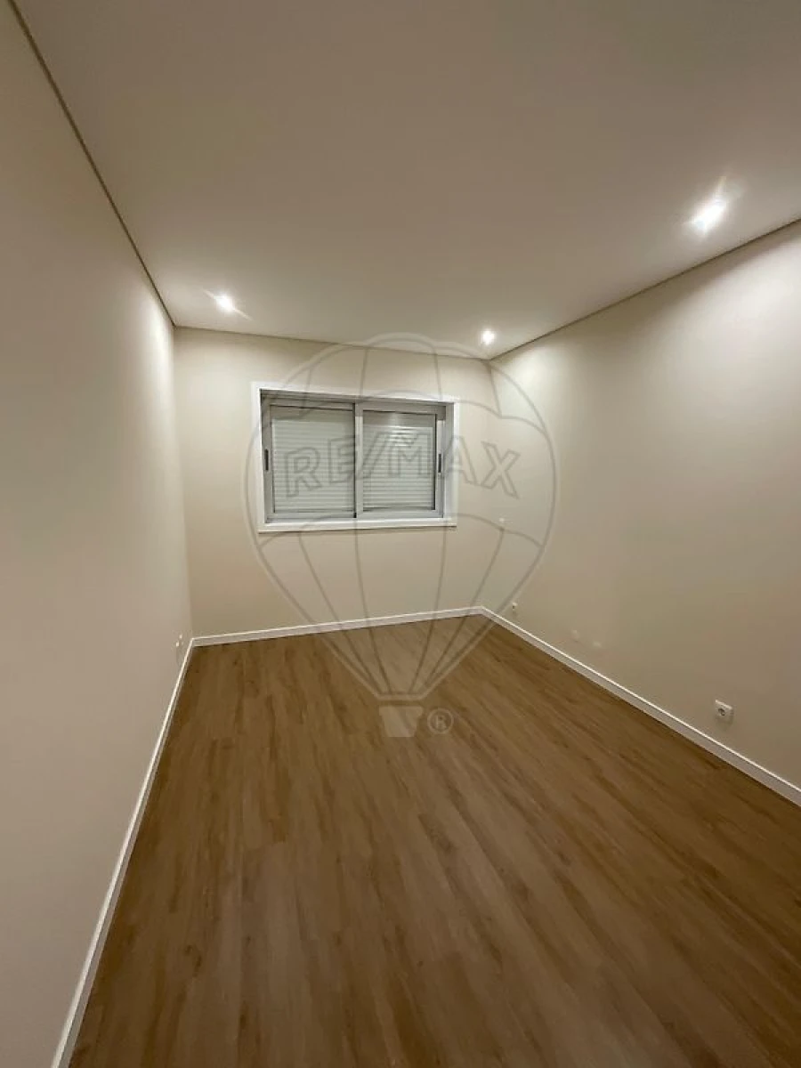 Apartamento T2 para Venda em Espinho Foto 16