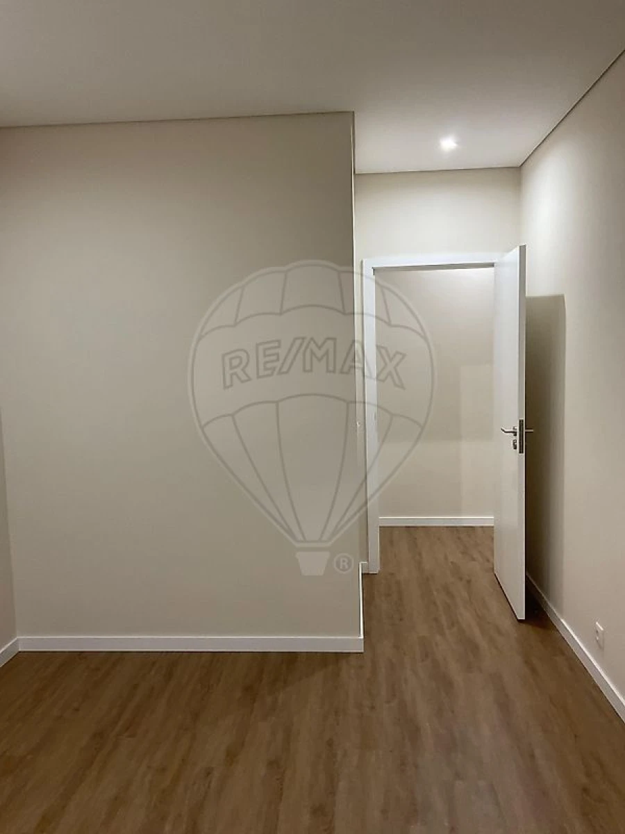 Apartamento T2 para Venda em Espinho Foto 15