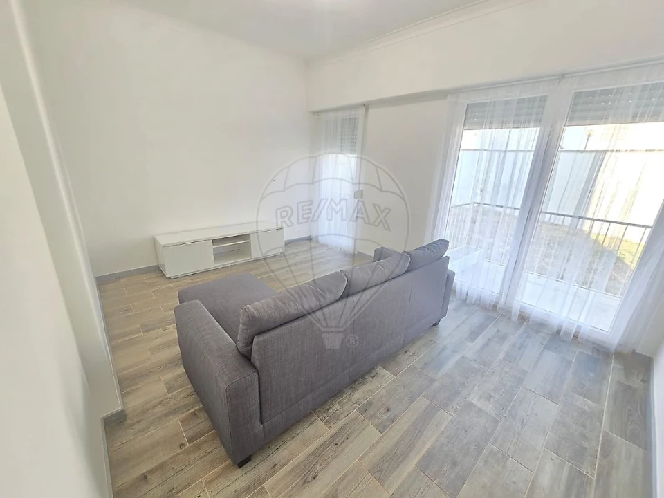 Apartamento T2 para Venda em Vila Franca de Xira Foto 3