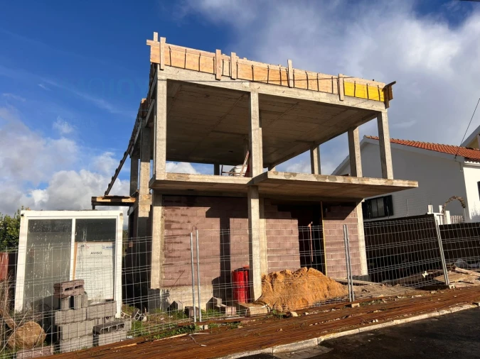 Moradia T3 para Venda em São Domingos de Rana