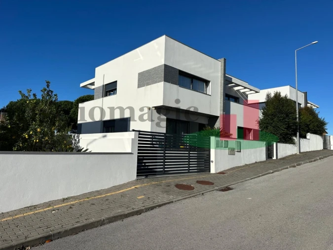 Moradia T5 para Venda em Santa Barbara Foto 40