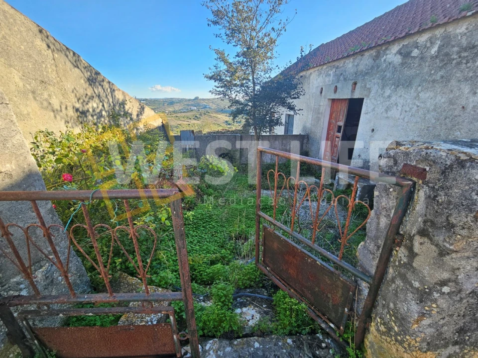 Moradia T1 para Venda em Igreja Nova e Cheleiros Foto 6