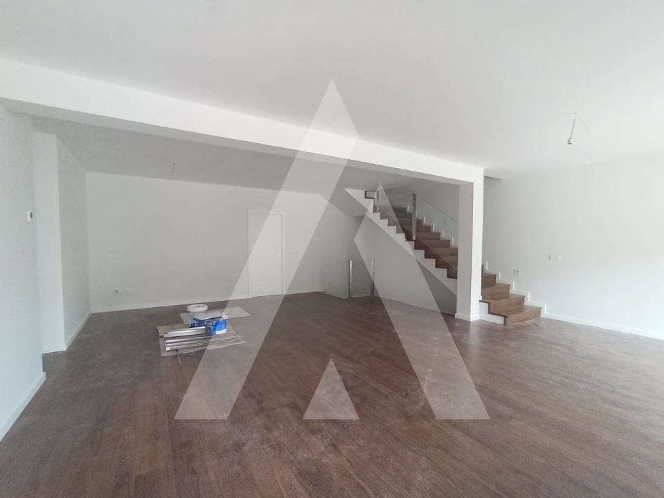 Moradia T3 para Venda em Abraveses Foto 5