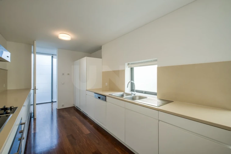 Moradia T4 para Venda em Vau Foto 6