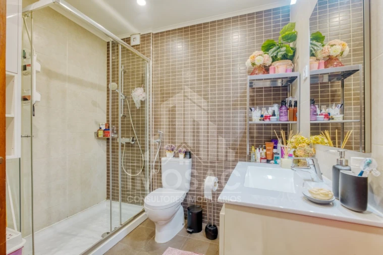 Apartamento T2 para Venda em Santo António dos Cavaleiros e Frielas Foto 4