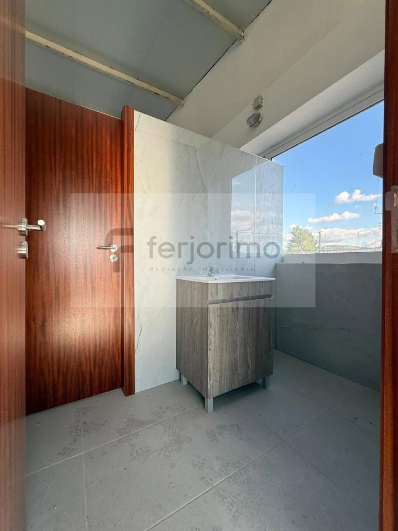 Armazém para Arrendamento em Oliveira (Santa Maria) Foto 16