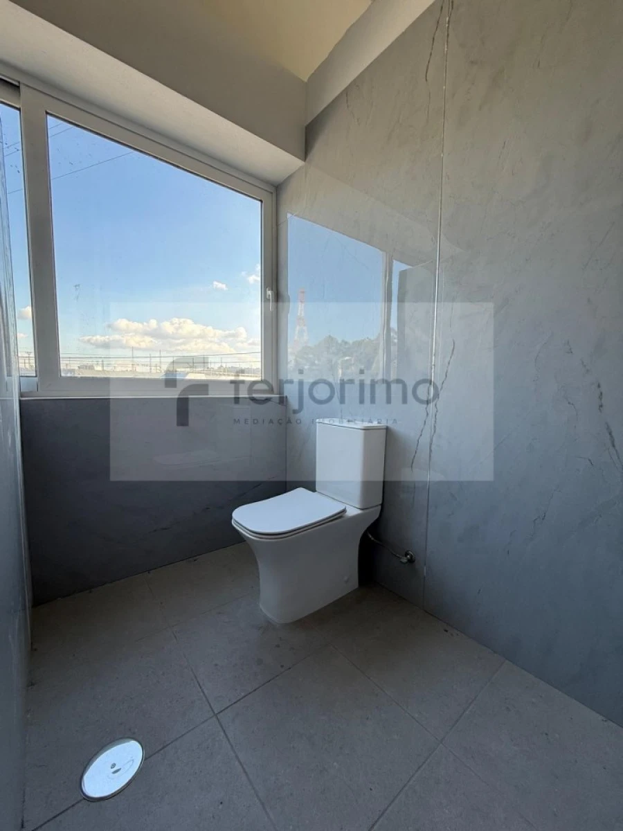 Armazém para Arrendamento em Oliveira (Santa Maria) Foto 15