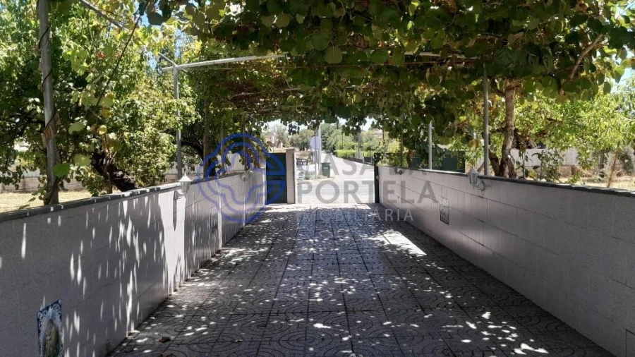 Moradia T5 para Venda em Três Povos Foto 1