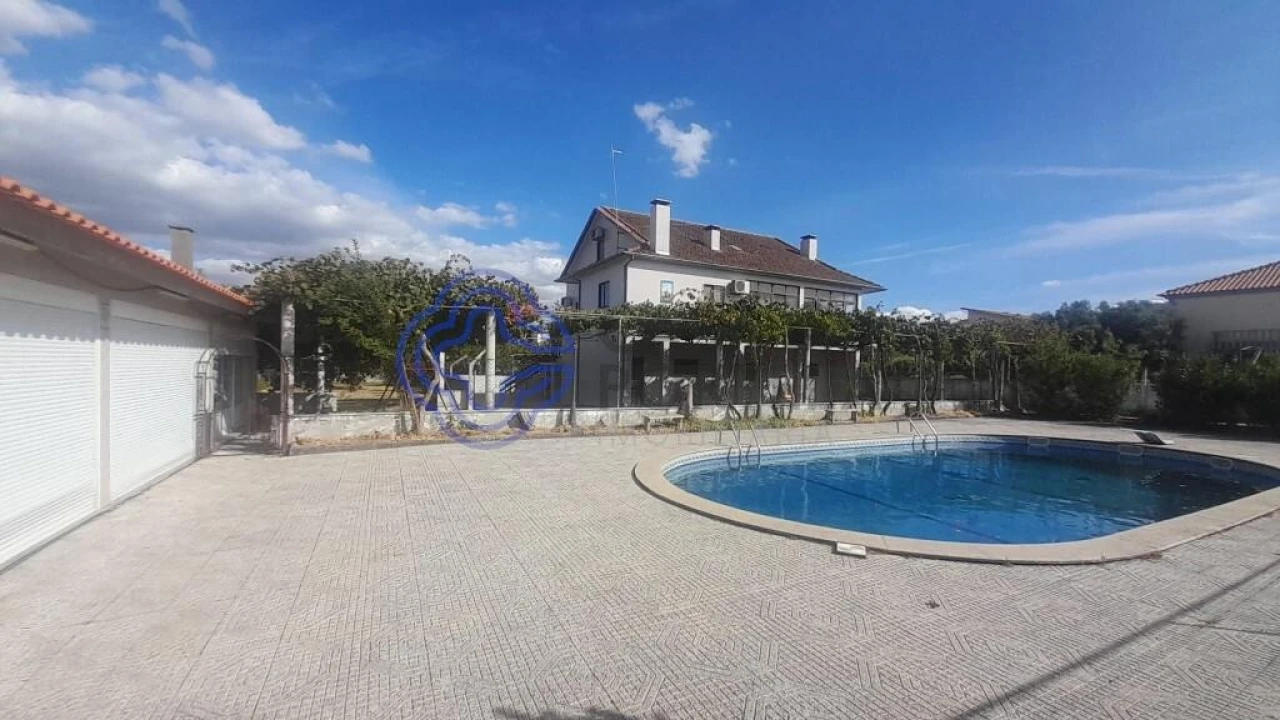 Moradia T5 para Venda em Três Povos Foto 11