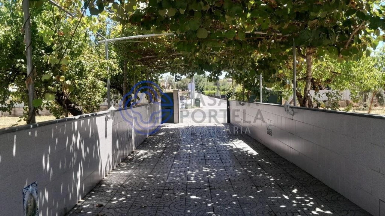 Moradia T5 para Venda em Três Povos Foto 1