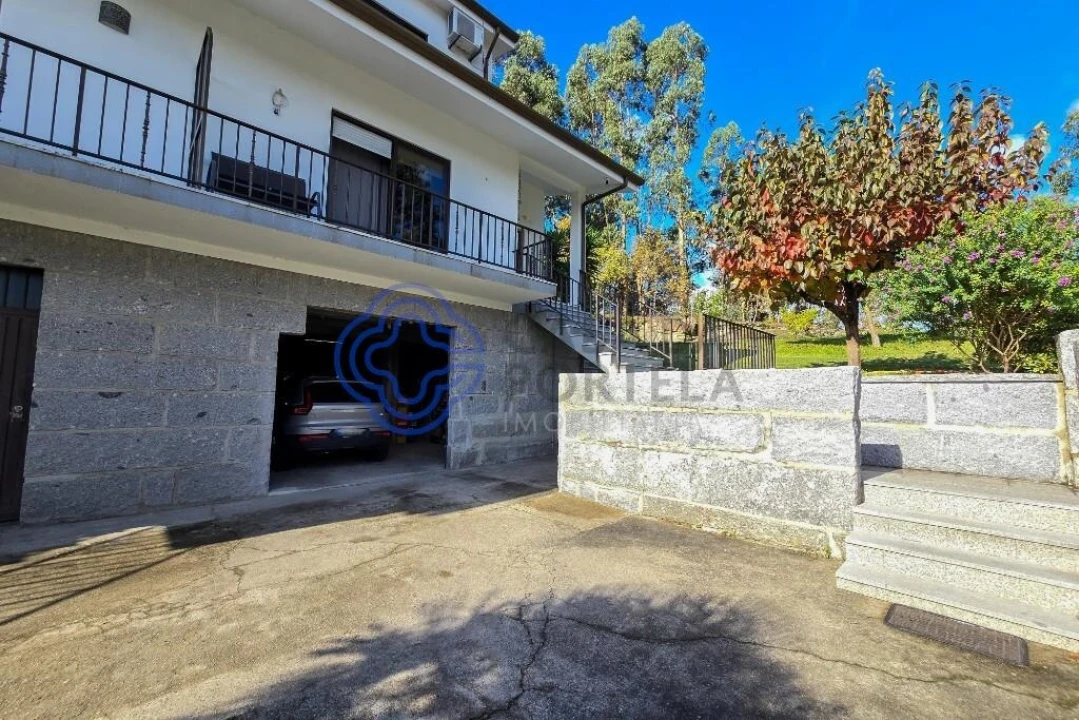 Moradia T3 para Venda em Selho São Lourenço e Gominhães Foto 3