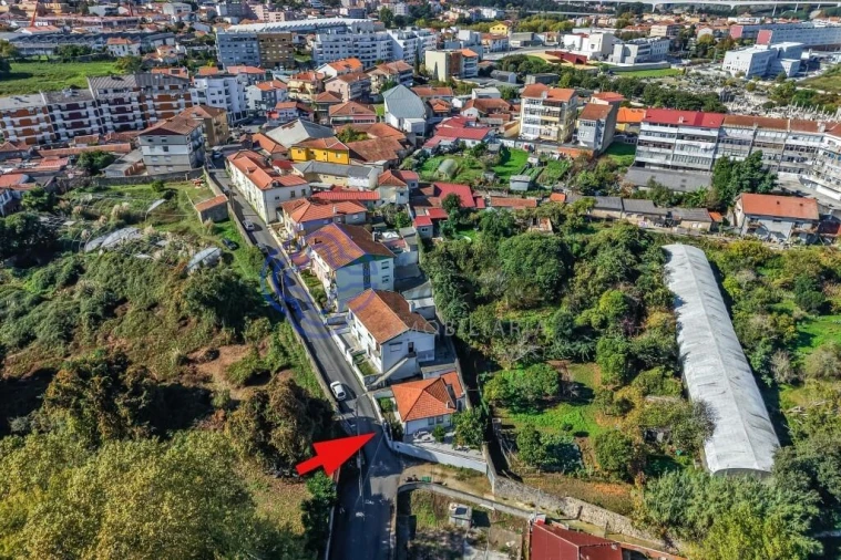 Moradia T2 para Venda em Oliveira do Douro Foto 2