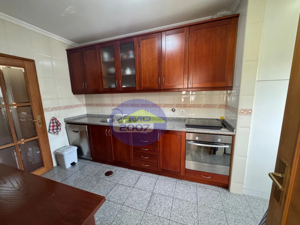 Apartamento T2 para Venda em Paços de Brandão Foto 2