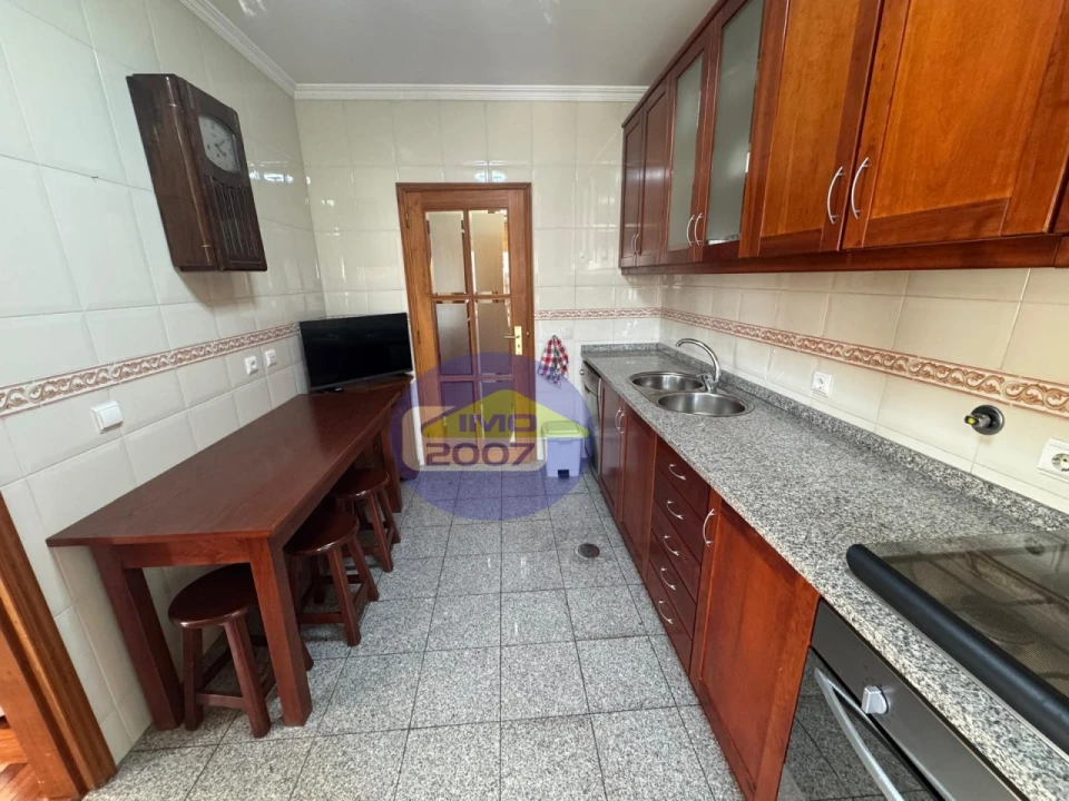 Apartamento T2 para Venda em Paços de Brandão Foto 6