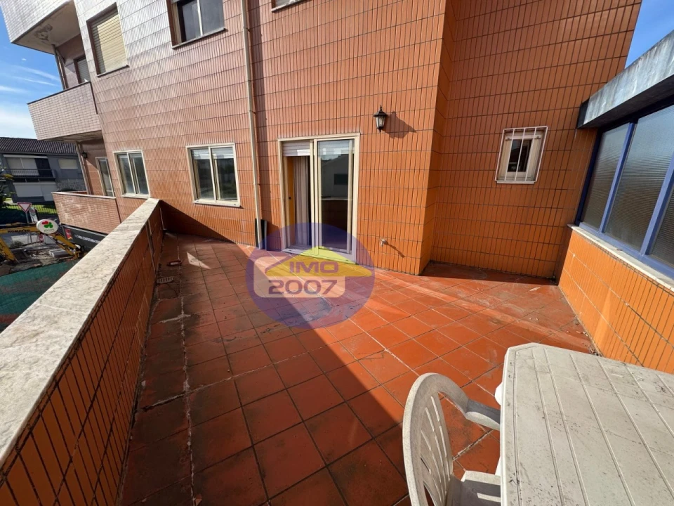 Apartamento T2 para Venda em Paços de Brandão Foto 36