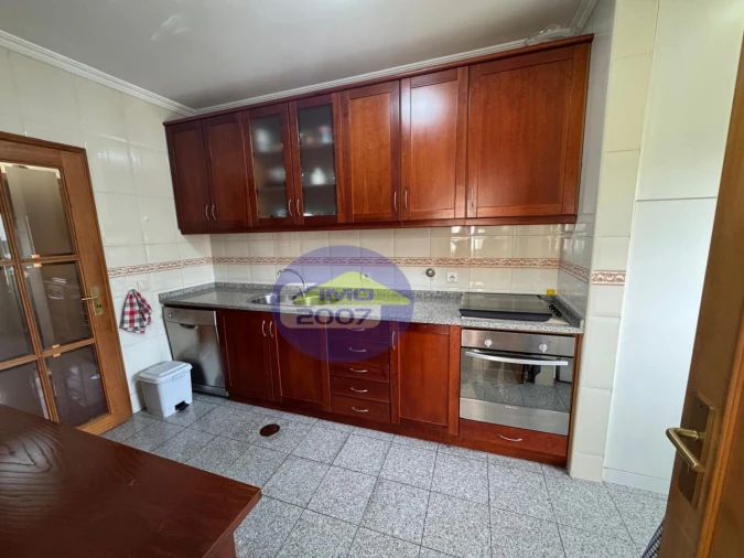 Apartamento T2 para Venda em Paços de Brandão Foto 2
