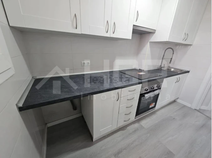 Apartamento T2 para Venda em Pontinha e Famões Foto 3