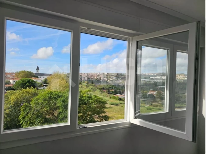 Apartamento T2 para Venda em Pontinha e Famões Foto 5