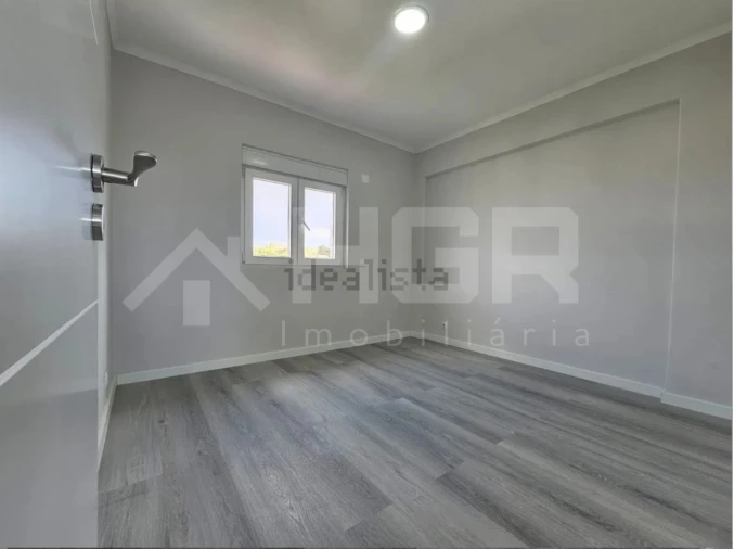 Apartamento T2 para Venda em Pontinha e Famões Foto 9