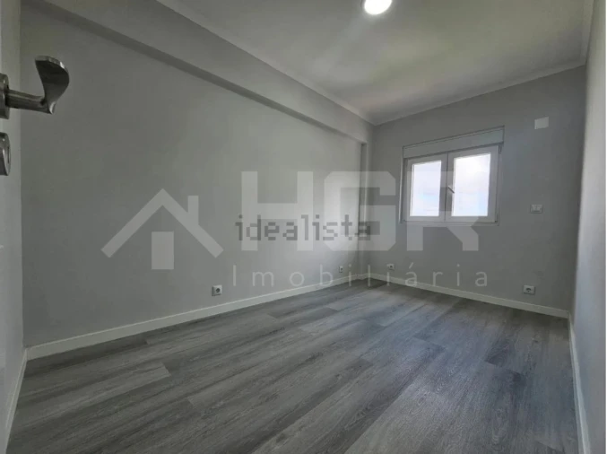 Apartamento T2 para Venda em Pontinha e Famões Foto 10