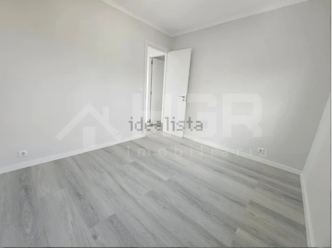 Apartamento T2 para Venda em Pontinha e Famões Foto 11