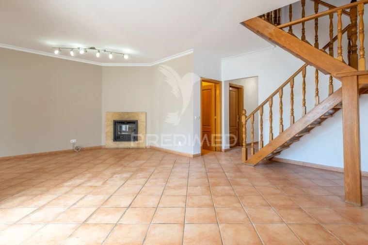 Moradia T4 para Venda em Bacelo e Senhora da Saúde Foto 4