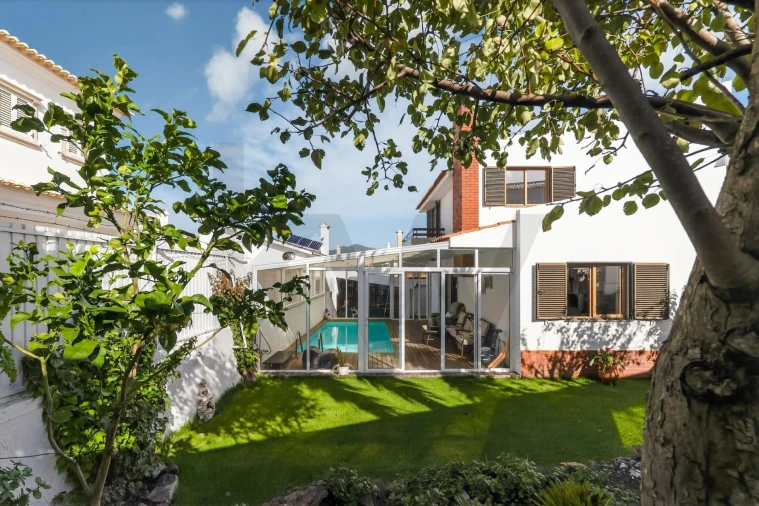 Moradia T4 para Venda em Alcabideche Foto 3