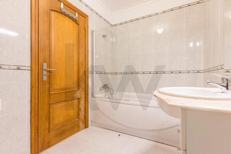 Apartamento T2 para Arrendamento em São Domingos de Rana Foto 14