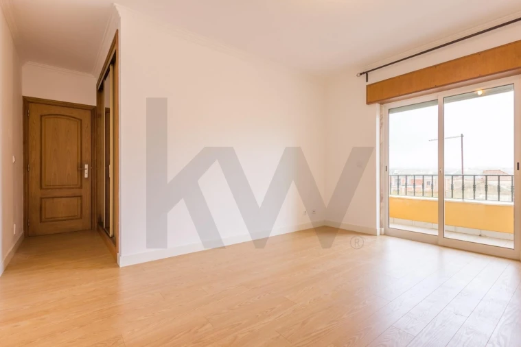 Apartamento T2 para Arrendamento em São Domingos de Rana Foto 11